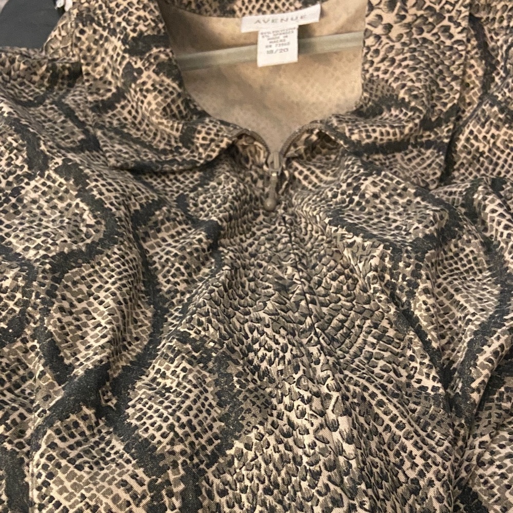Avenue Taupe and Black Snakeskin Zip-Front Top/Jacket 18/20